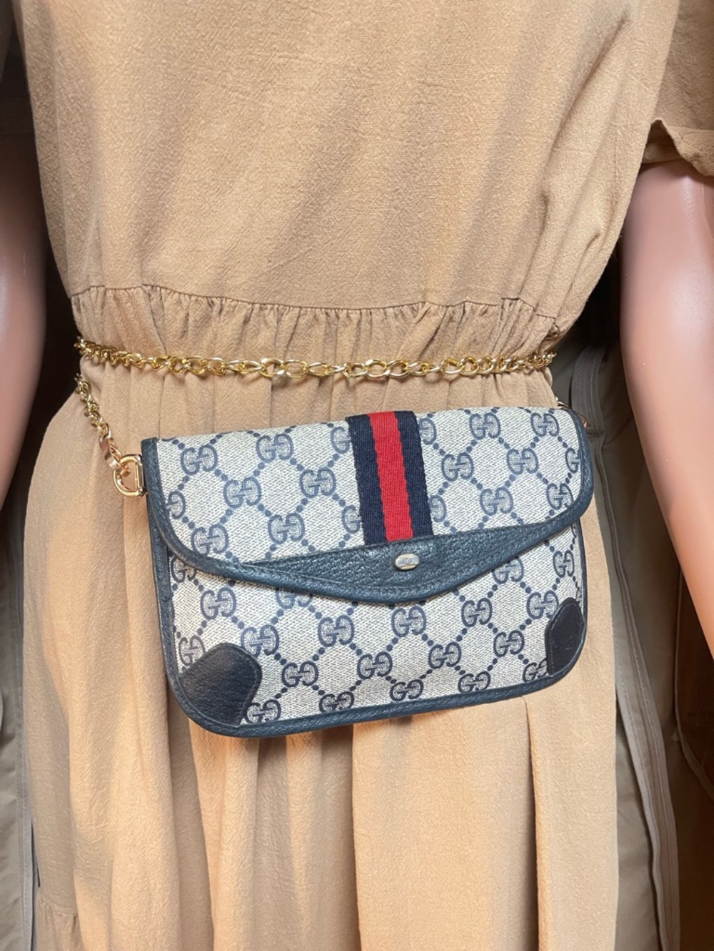 Authentic vintage Gucci web sherry line clutch crossbody 89.01.021